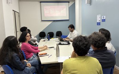 Pós-graduanda apresenta sua pesquisa em Seminário